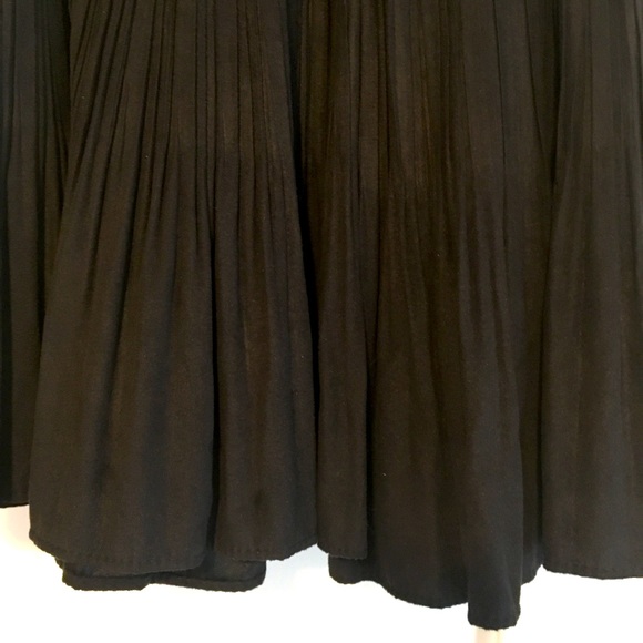Korean Pleated Black Skorts - Picture 4 of 8